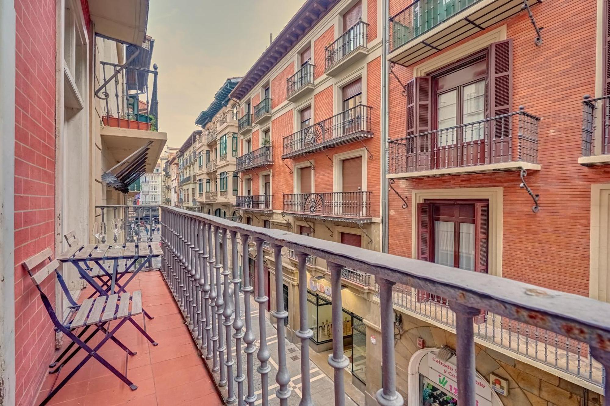 Heart Of Pamplona Apartments III By Clabao Bagian luar foto